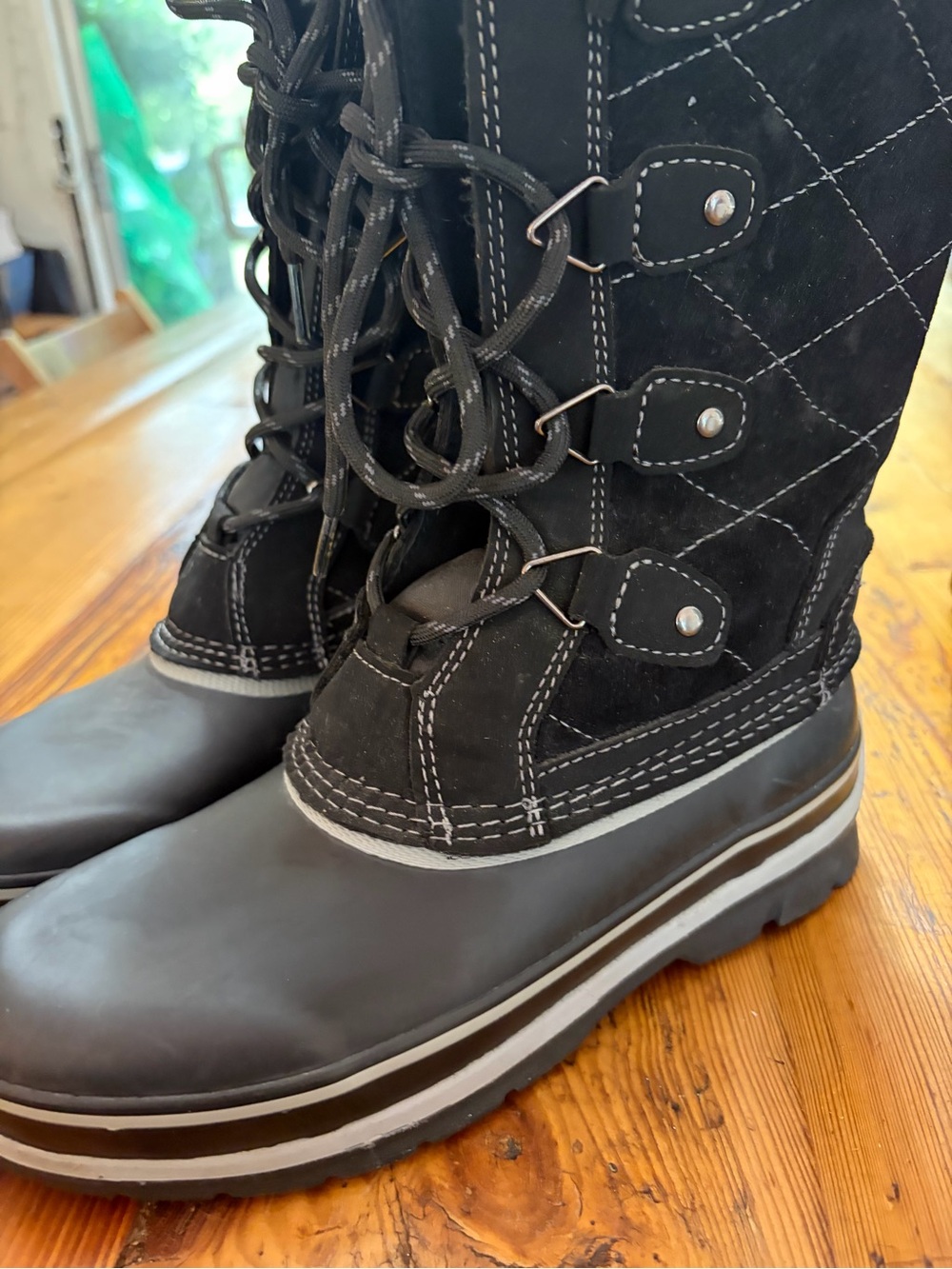 Khombu Black Quilted Lace-Up Winter Rain Boots